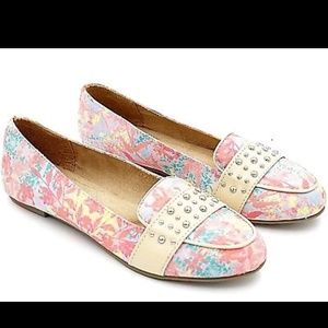 AVON CUSHION WALKING SHOES 7.5